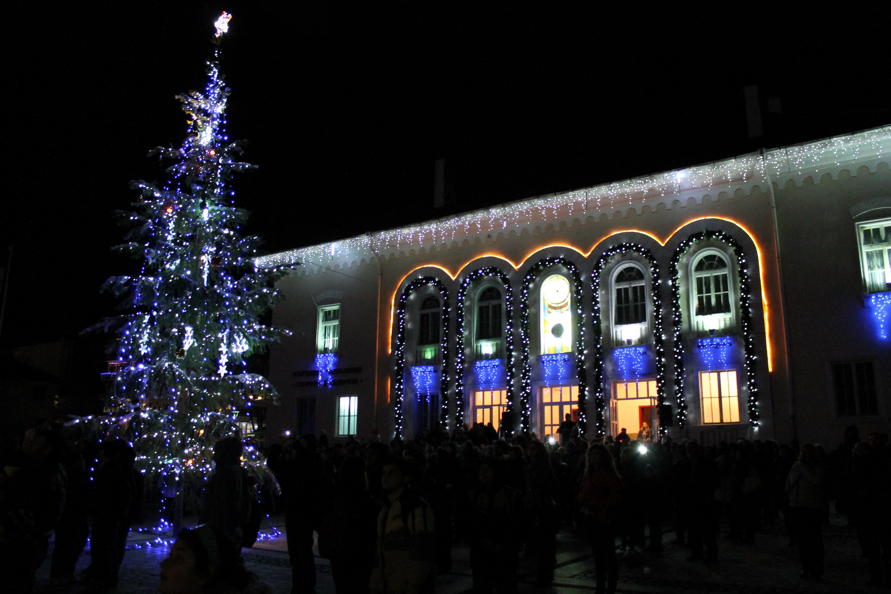 Коледната елха и празничните светлини грейват на 10 декември в Царево